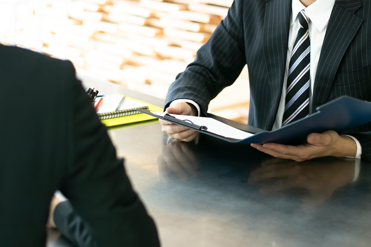 営業の転職理由とは? 退職理由ランキング・面接で聞かれた時の答え方【例文あり】